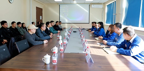 座谈会.jpg